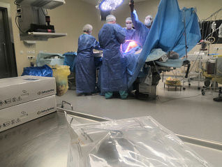 В ФГБУ "ФЦТОЭ" Минздрава России (г. Смоленск) впервые проведена операция ревизионного эндопротезирования коленного сустава с использованием индивидуального импланта